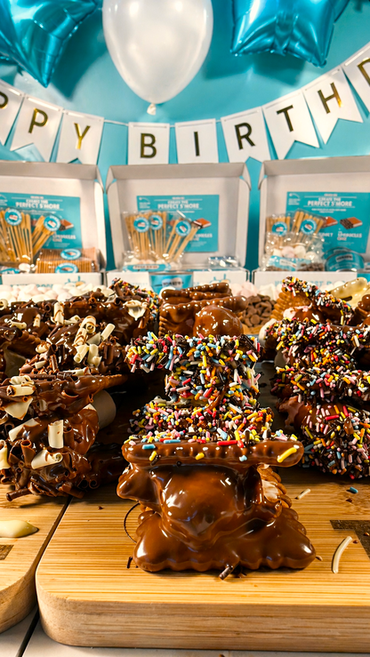 S'moresboard Party Pack by Toast'd - Sumptious s'mores kit for Birthday parties, Sleepovers, family gatherings, events & World Cup Parties